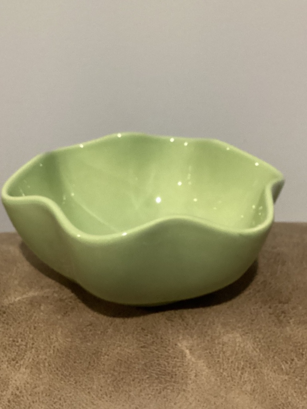 Vintage GP scalloped edge green stoneware cottage bowl 1970’s